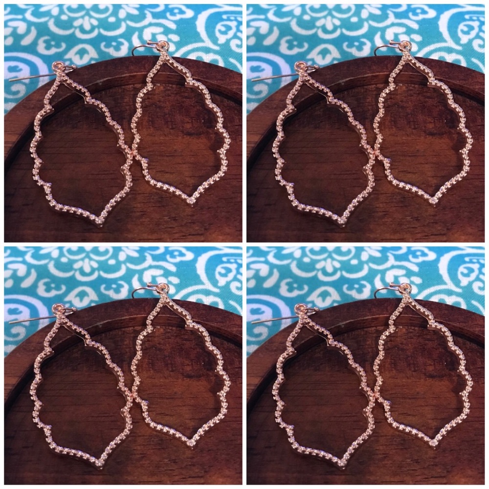NEW!๐๐BUNDLE! 4 PAIRS!๐๐ROSE GOLD DROP EARRING - Picture 1 of 7